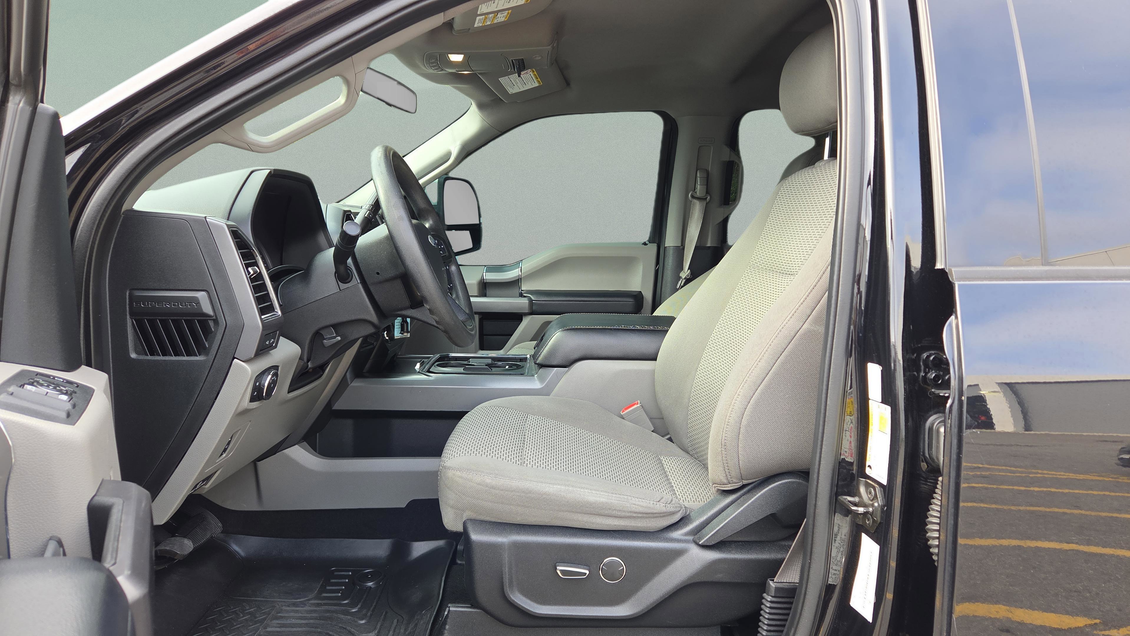 Used 2019 Ford F250 XLT w/ XLT Premium Package image 11