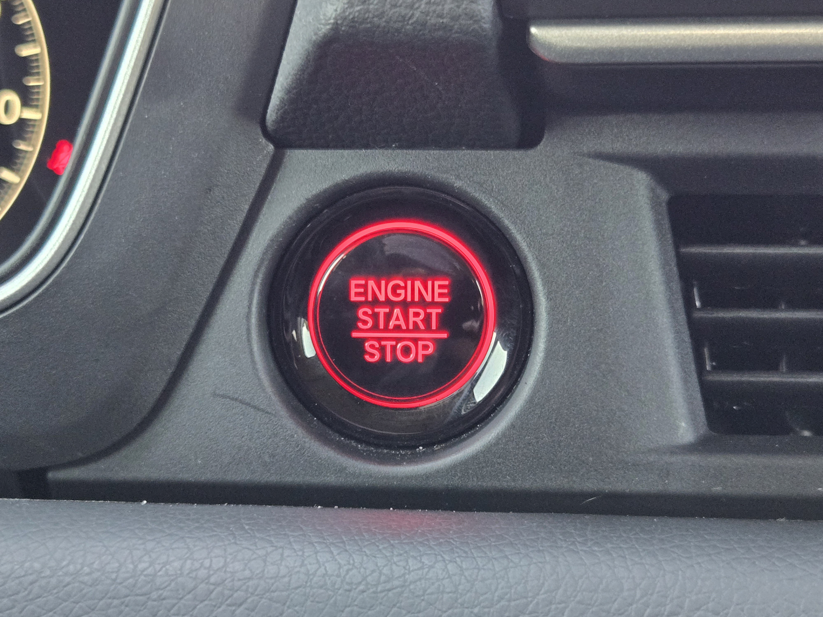 Certified 2025 Honda Pilot Touring image 17