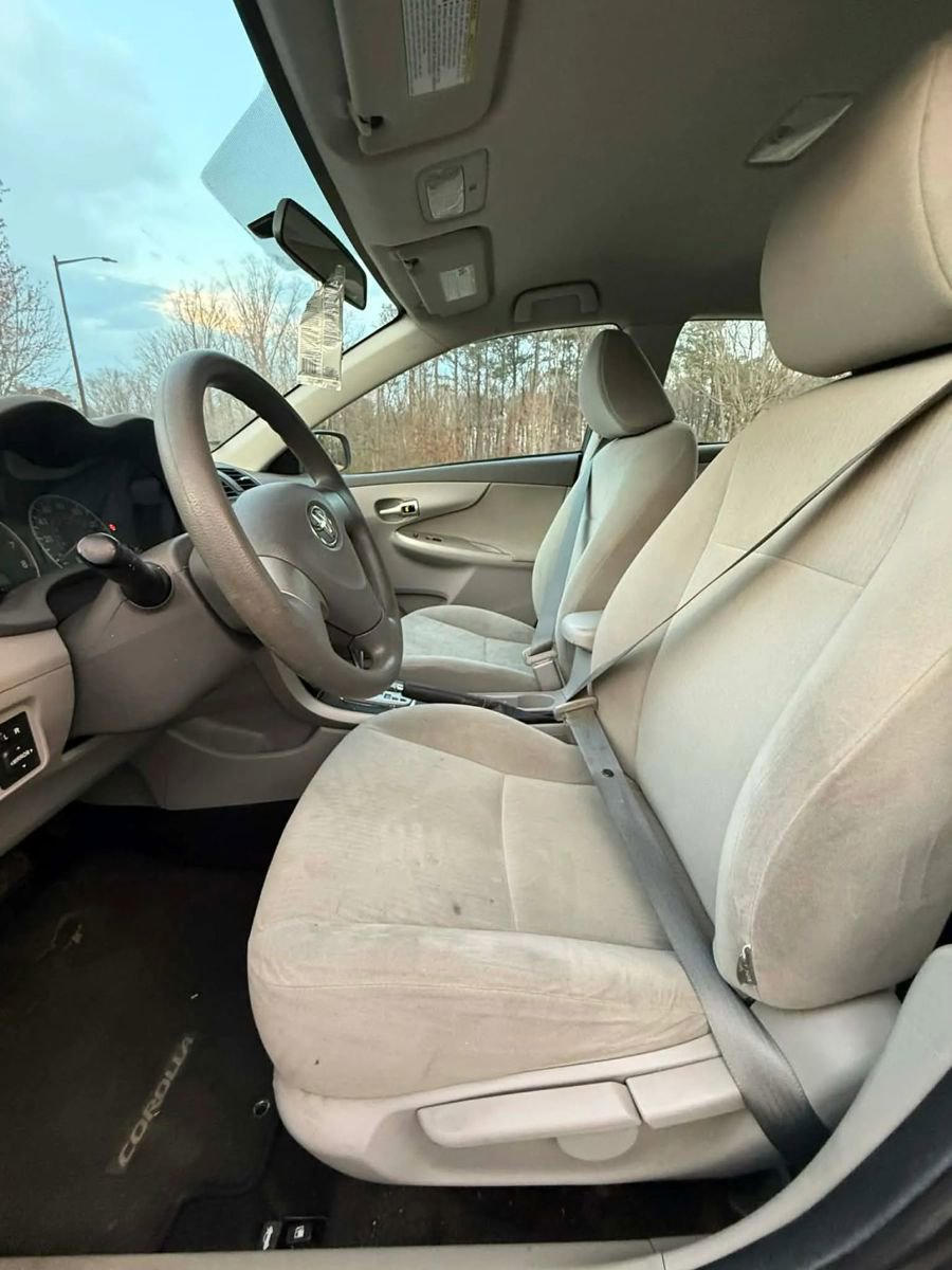 Used 2010 Toyota Corolla LE image 2