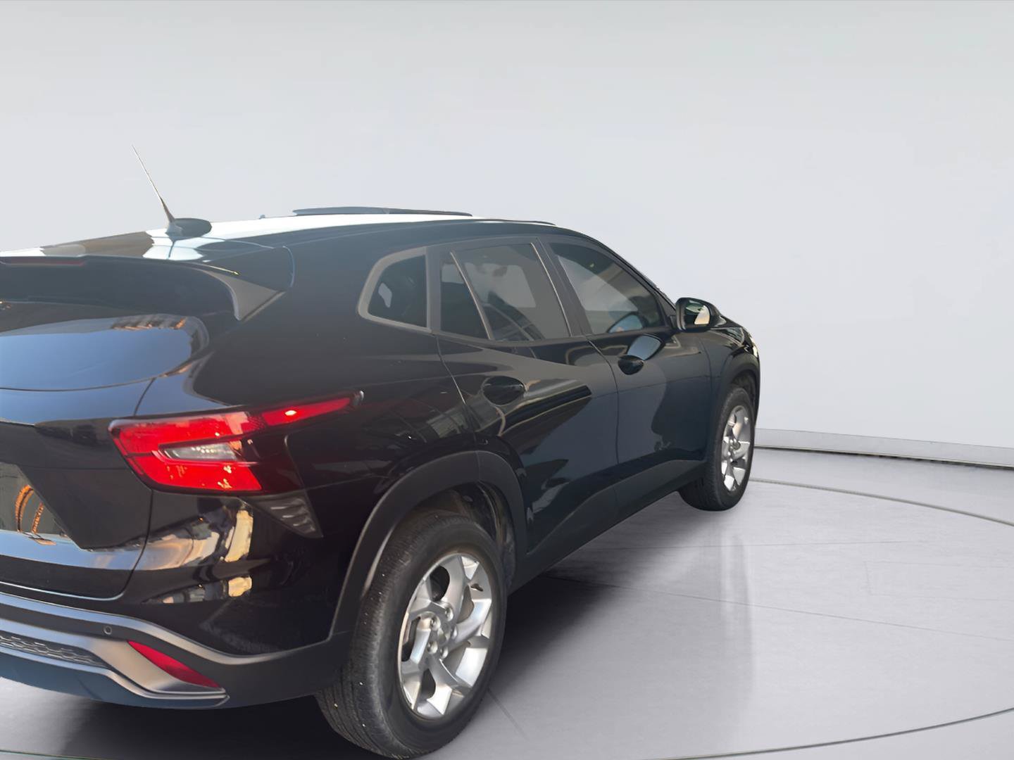 Used 2025 Chevrolet Trax LS w/ LS Convenience Package FWD image 2