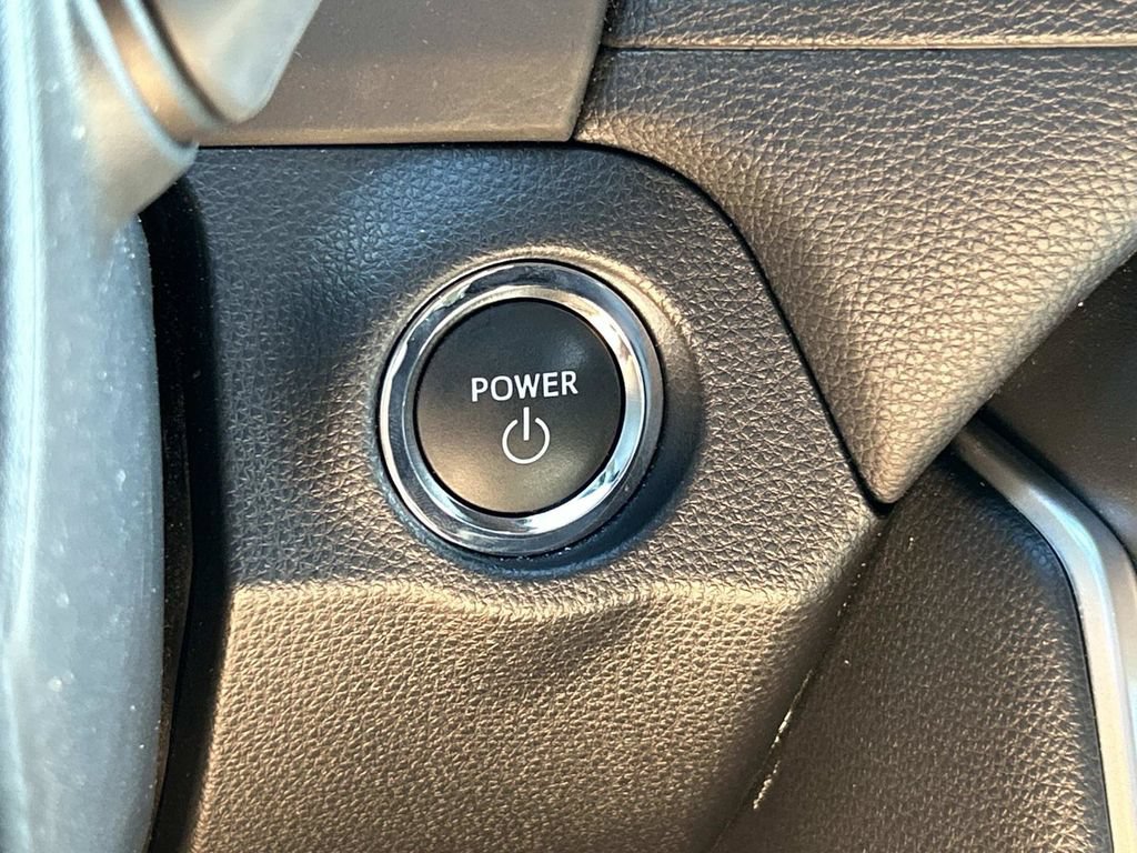 Used 2025 Toyota RAV4 XLE AWD/4WD image 33