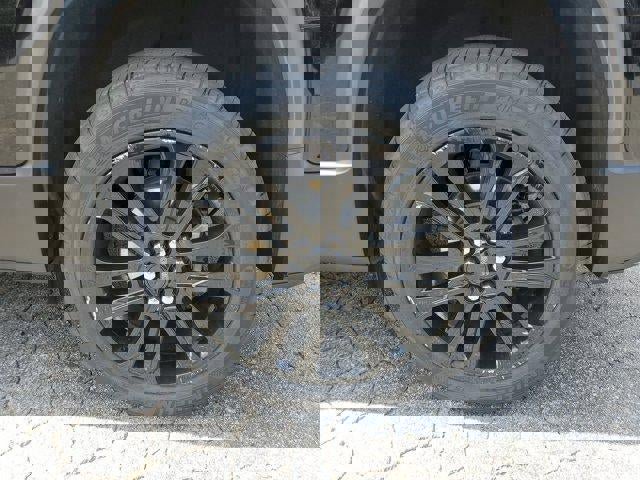 Used 2023 GMC Acadia SLE w/ Driver Convenience Package image 6