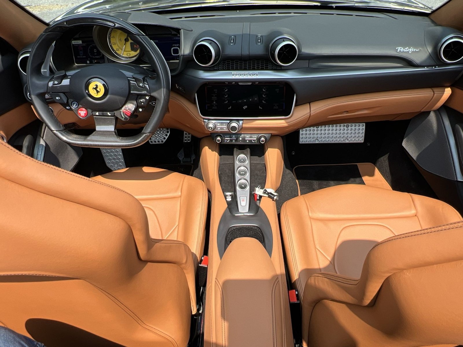 Used 2020 Ferrari Portofino RWD image 28
