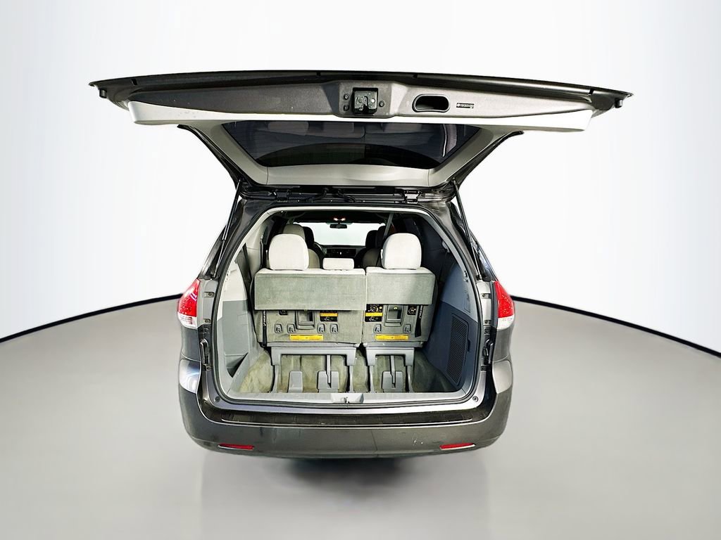 Used 2014 Toyota Sienna L FWD image 26