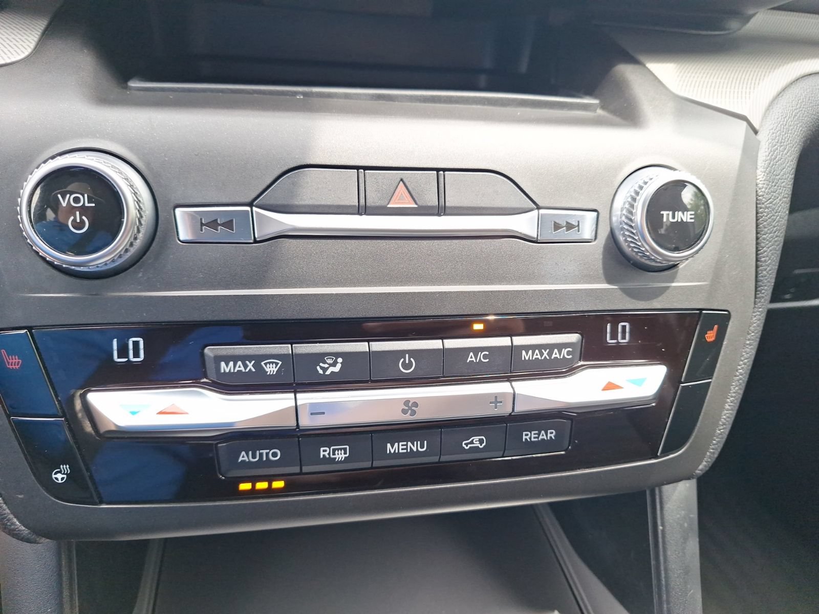 Used 2020 Ford Explorer XLT w/ Comfort Package RWD image 26