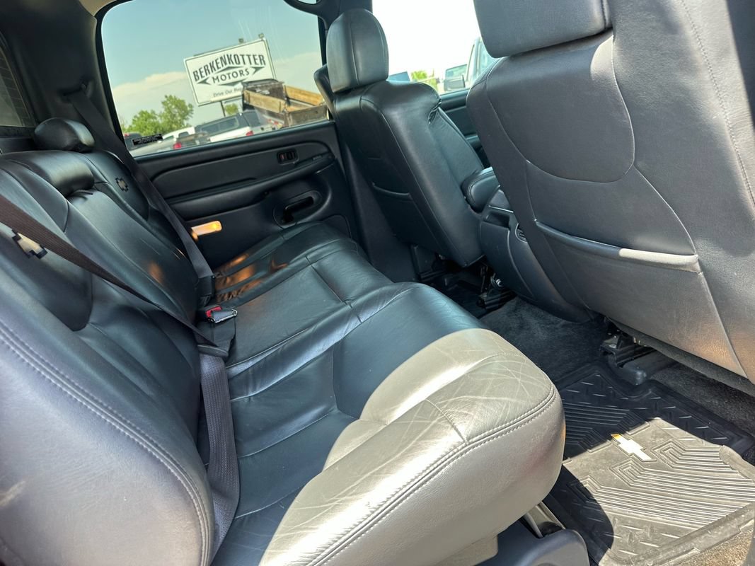Used 2002 Chevrolet Avalanche 2500 w/ Convenience Pkg AWD/4WD image 25