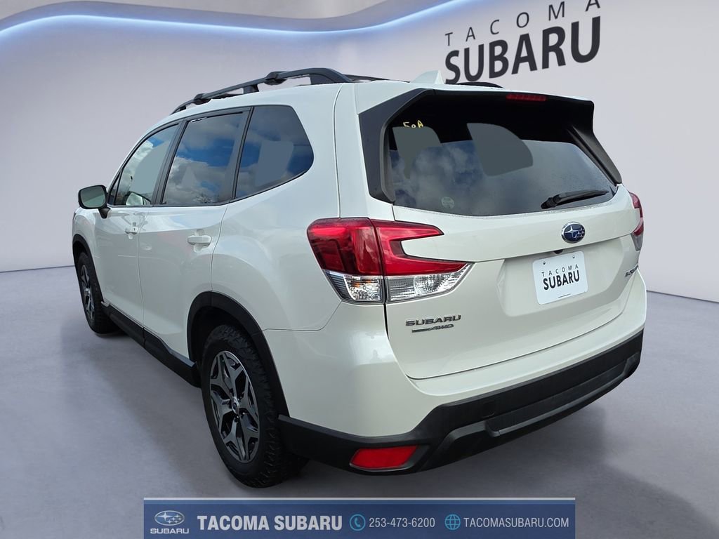 Used 2020 Subaru Forester Premium image 3
