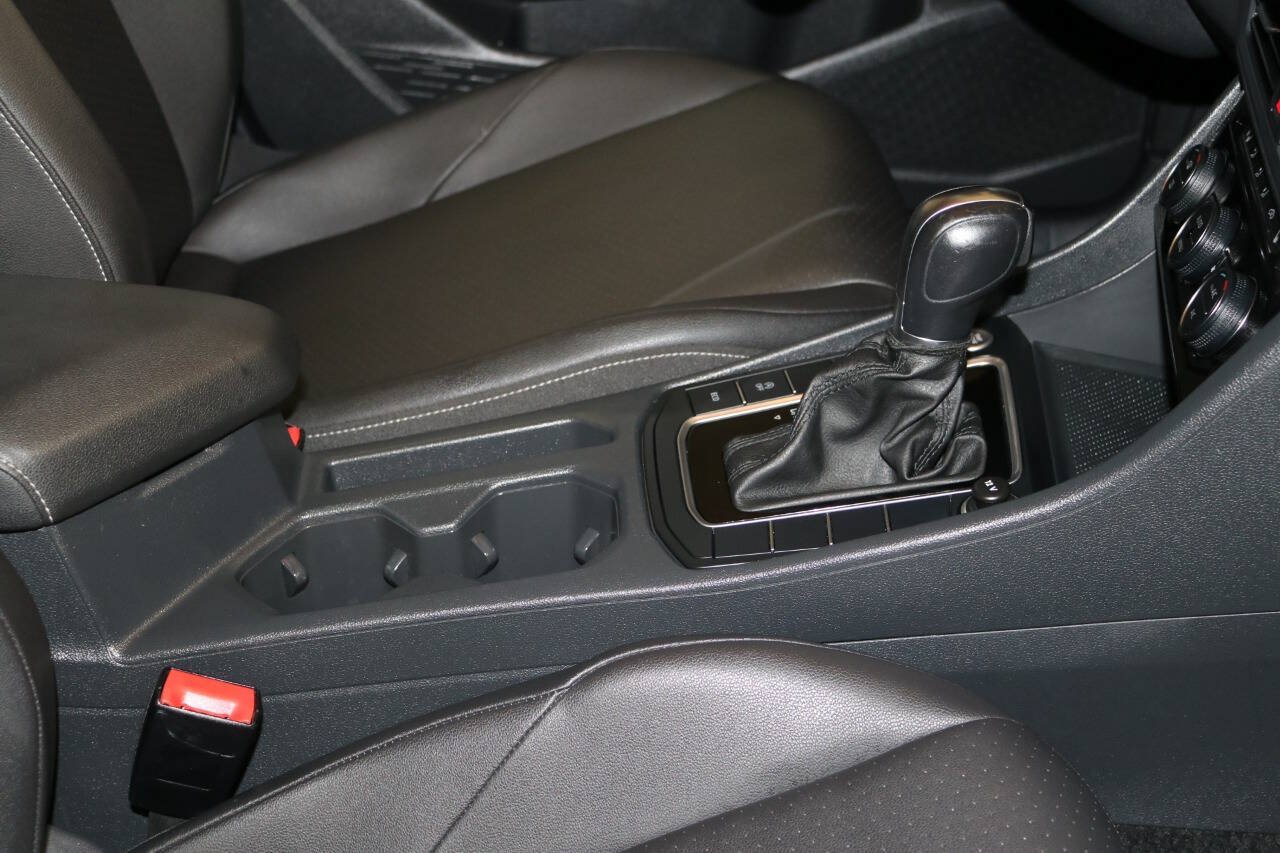 Used 2019 Volkswagen Jetta SE w/ Cold Weather Package FWD image 37