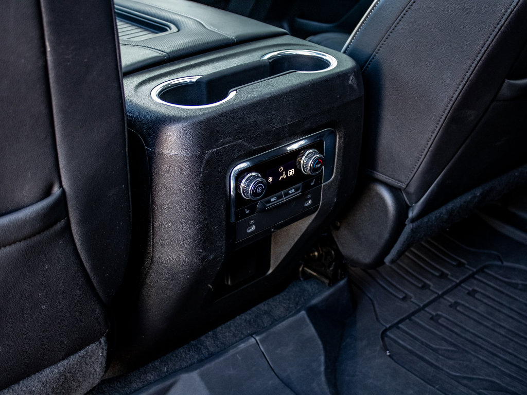 Used 2022 GMC Yukon XL SLT w/ SLT Premium Package image 27