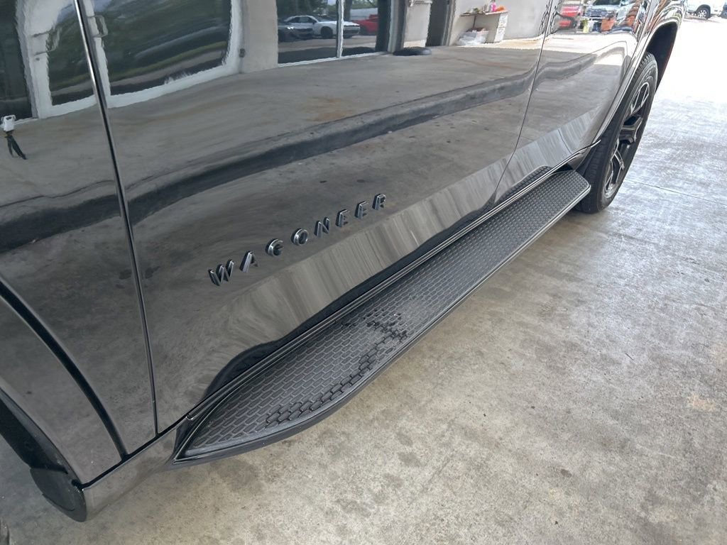 Used 2025 Jeep Wagoneer L Series II image 16