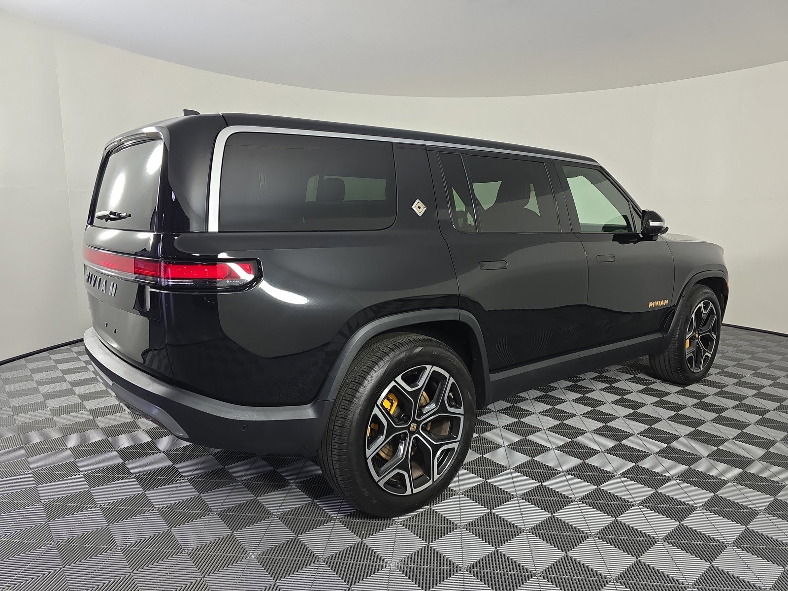 Used 2022 Rivian R1S Launch Edition image 5