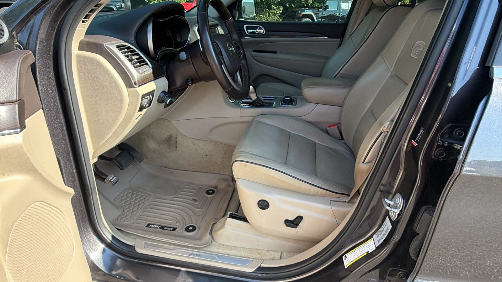 Used 2017 Jeep Grand Cherokee Overland w/ Jeep Active Safety Group AWD/4WD image 17