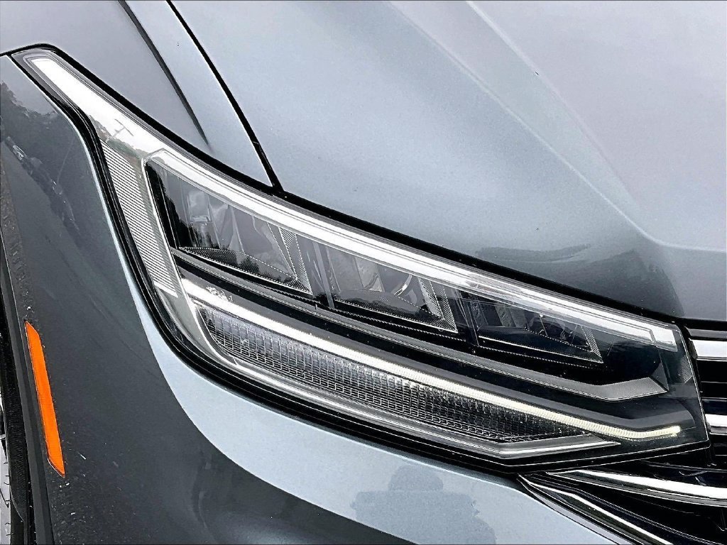 Used 2024 Volkswagen Tiguan S AWD/4WD image 32