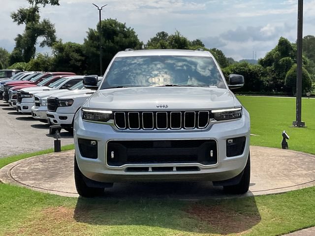 Used 2023 Jeep Grand Cherokee L Overland RWD image 2