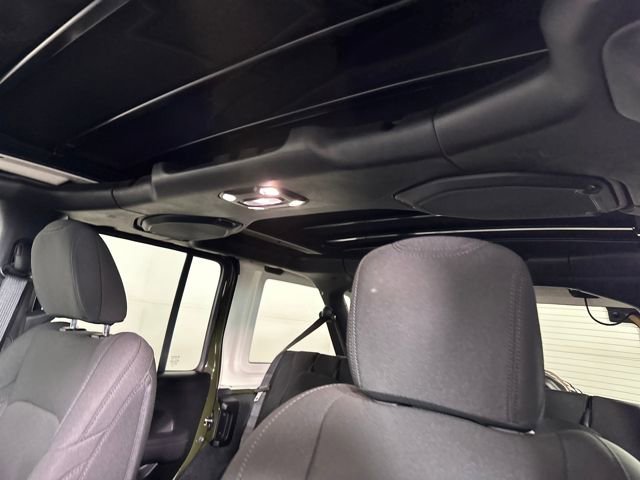 Used 2023 Jeep Wrangler Unlimited w/ Sun & Screen Package image 12