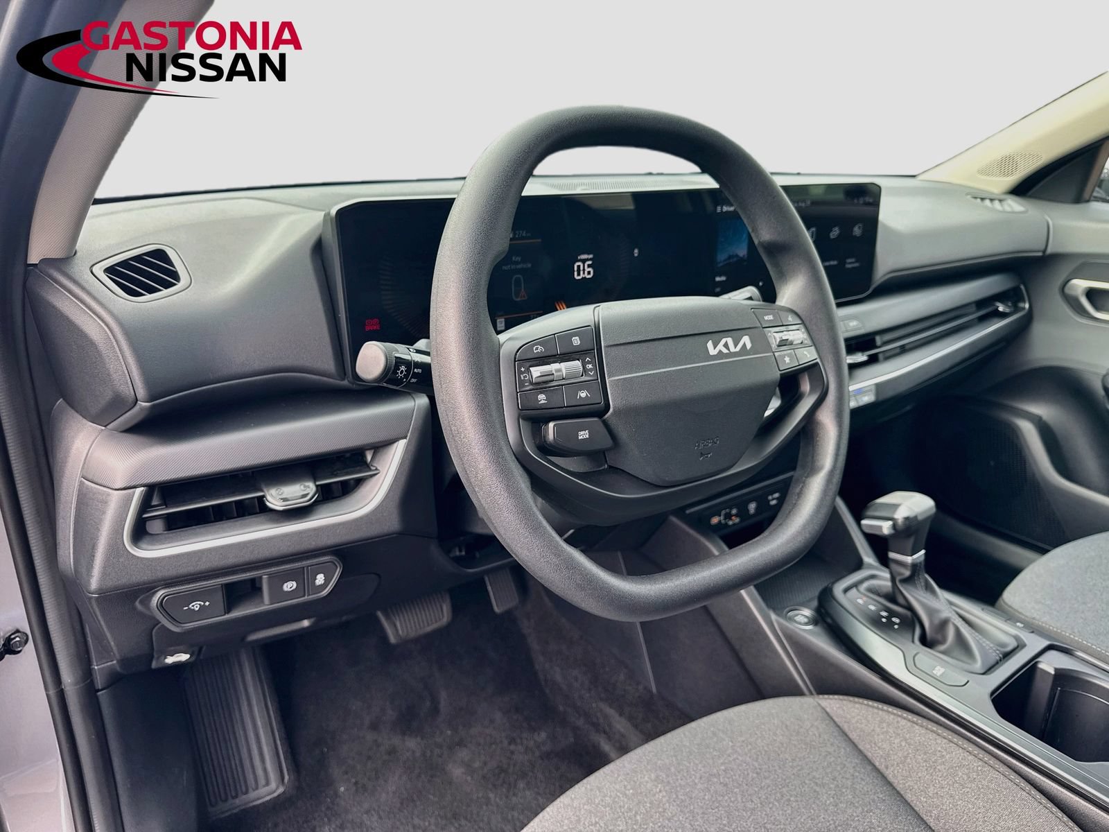 Used 2025 Kia K4 FWD image 11