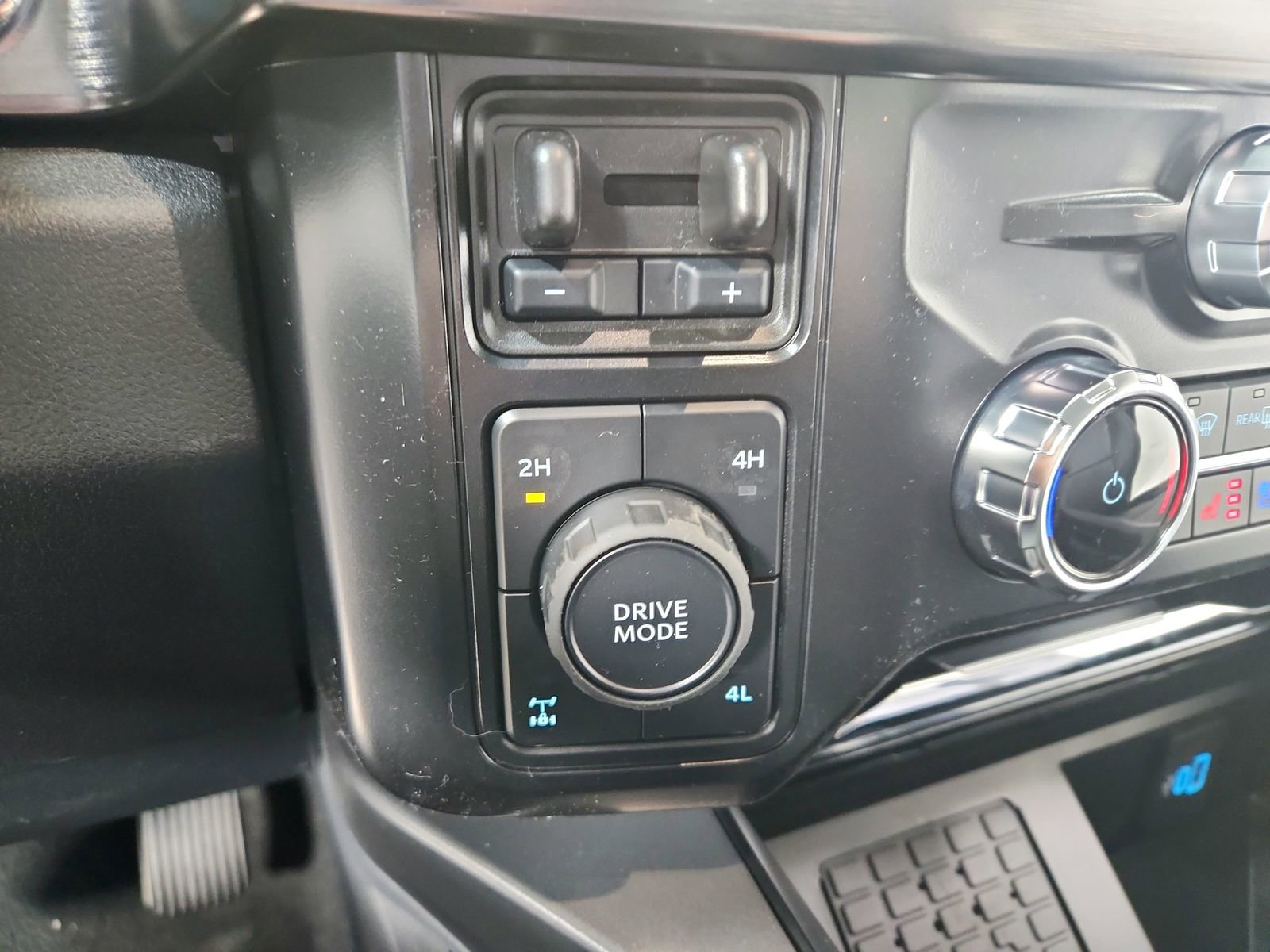 New 2026 Ford F250 Lariat w/ Lariat Premium Package image 27