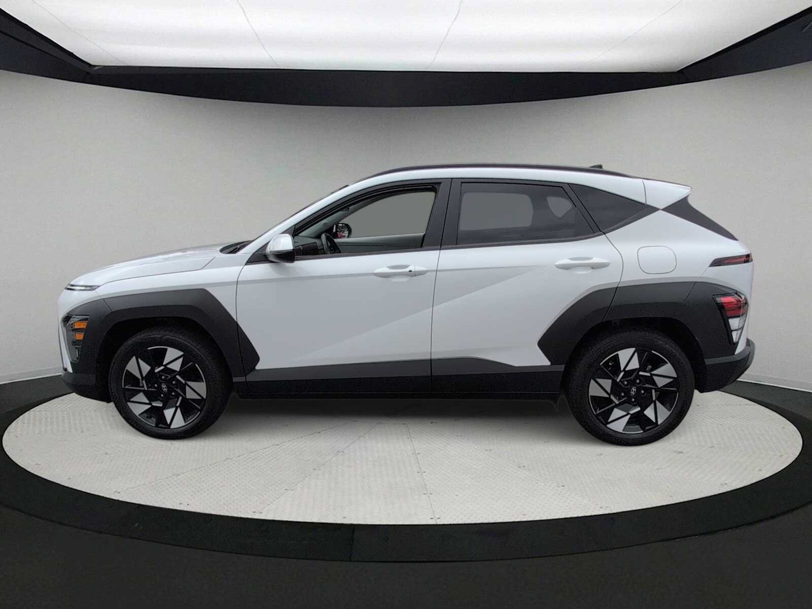 Used 2025 Hyundai Kona SEL FWD image 5