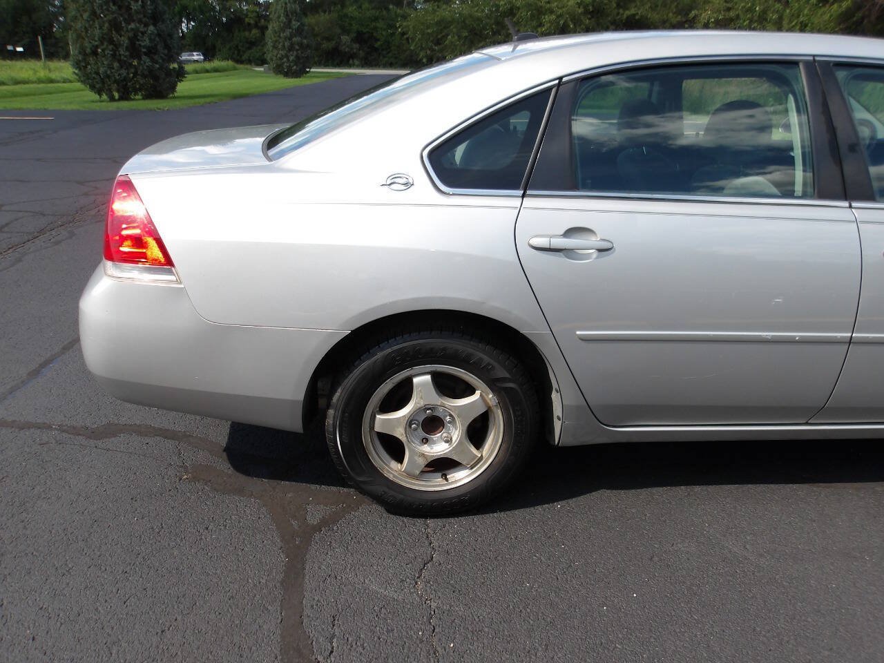 Used 2007 Chevrolet Impala LT w/ Preferred Equipment Group FWD image 28