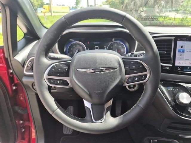 Used 2025 Chrysler Pacifica Select FWD image 22
