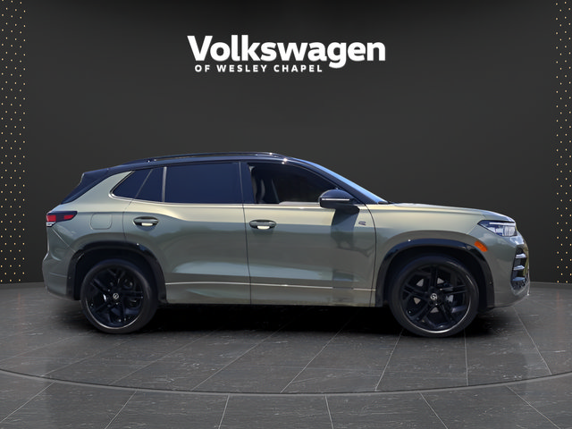 Used 2026 Volkswagen Tiguan SE R-Line FWD image 9