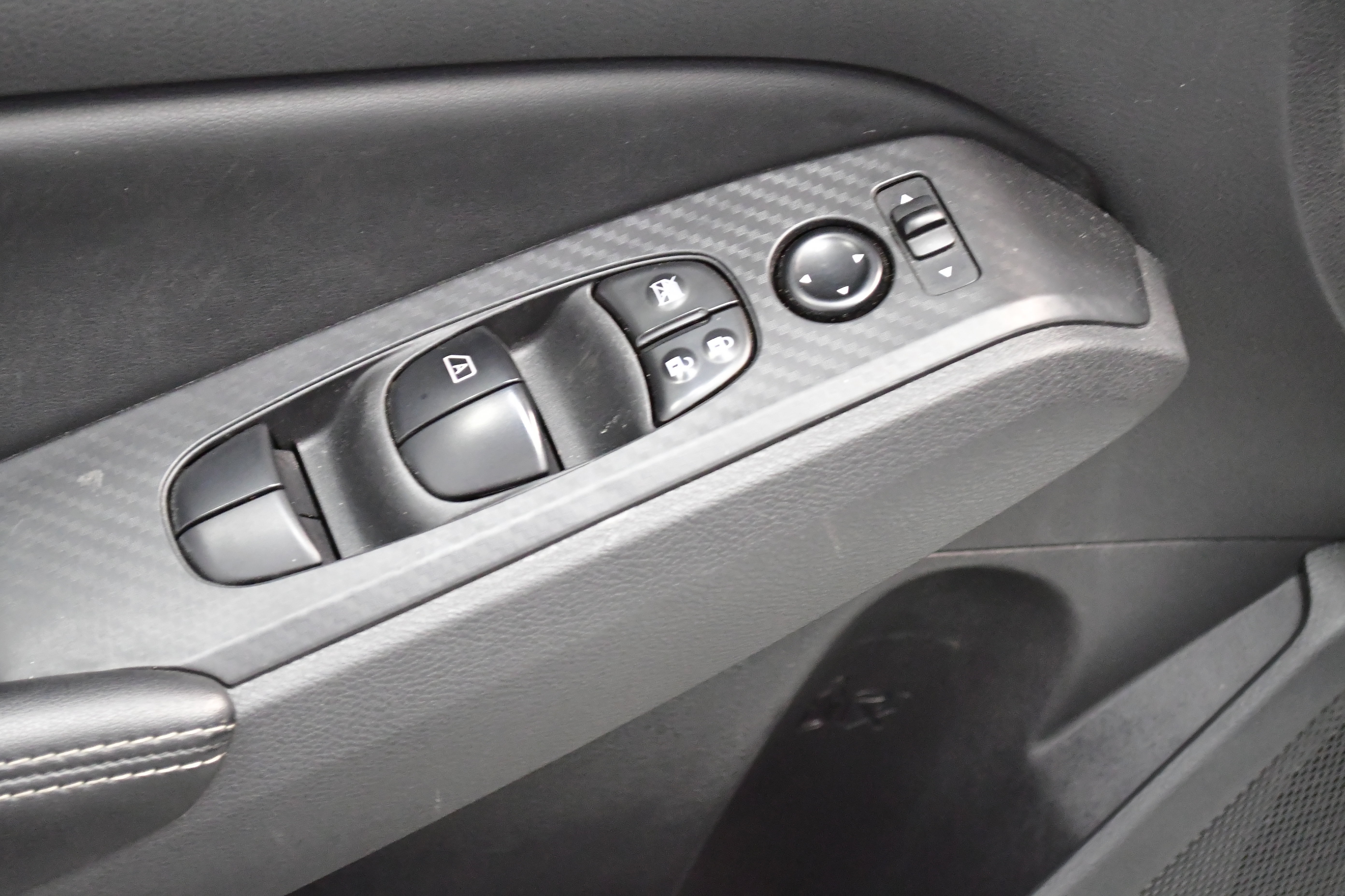 Used 2025 Nissan Altima 2.5 SV FWD image 17