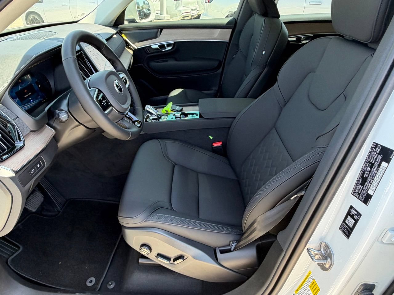 New 2026 Volvo XC90 T8 Plus w/ Protection Package Premier AWD/4WD image 19