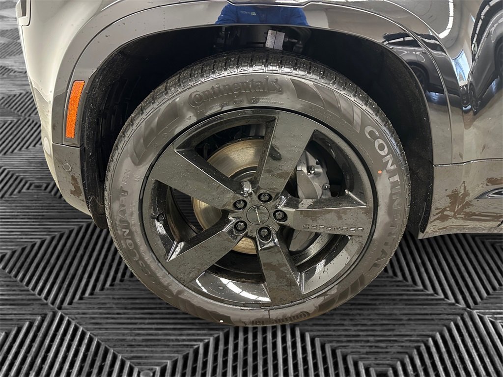 New 2026 Land Rover Defender 110 X-Dynamic SE image 14