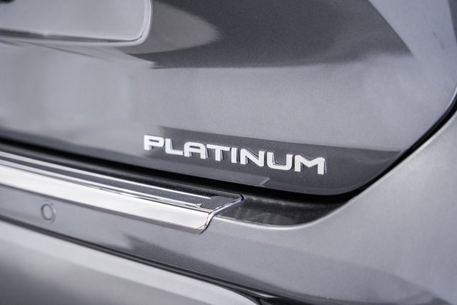 Used 2024 Toyota Highlander Platinum image 7