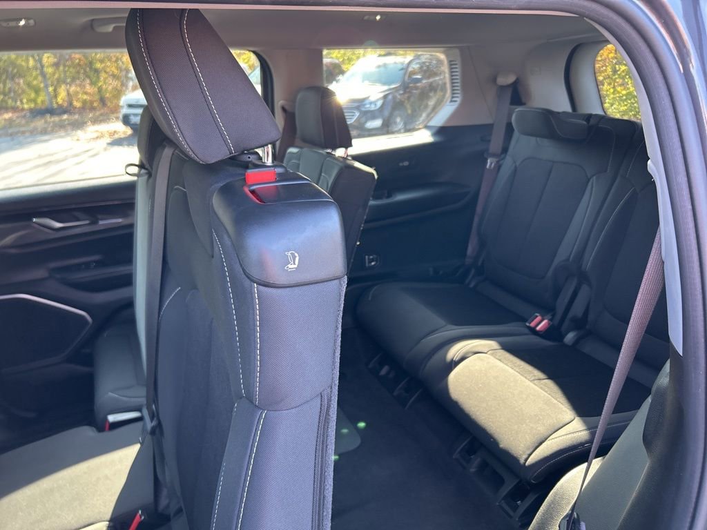 Used 2022 Jeep Grand Cherokee L Laredo w/ Luxury Tech Group I image 34