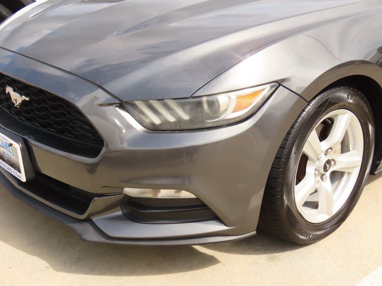 Used 2016 Ford Mustang Coupe image 3
