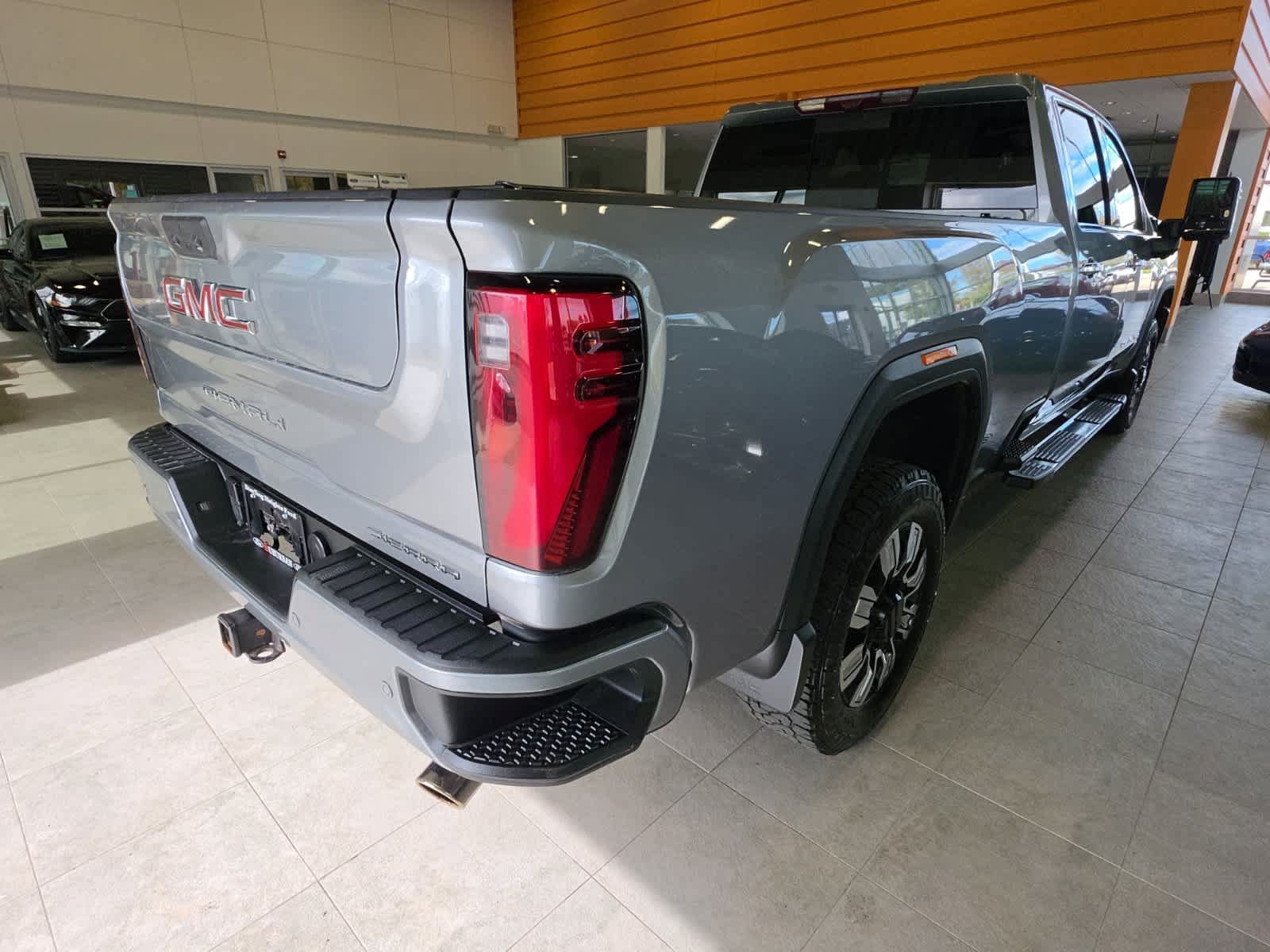 Used 2024 GMC Sierra 2500 Denali w/ Denali Reserve Package AWD/4WD image 8