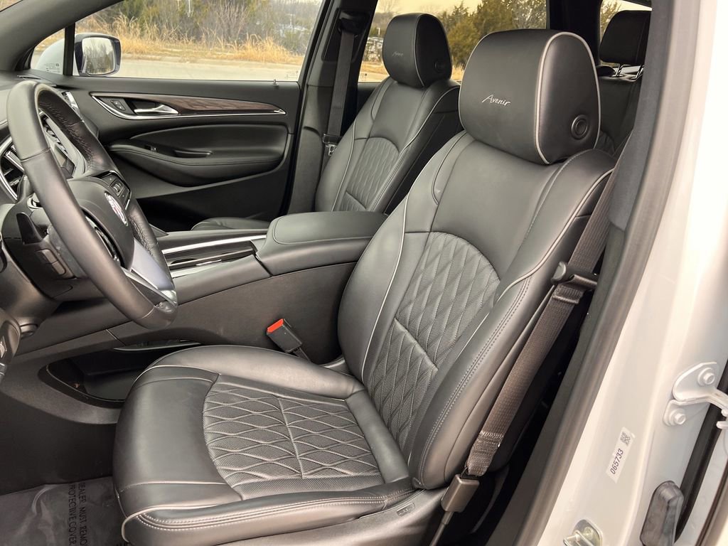 Used 2023 Buick Enclave Avenir image 25