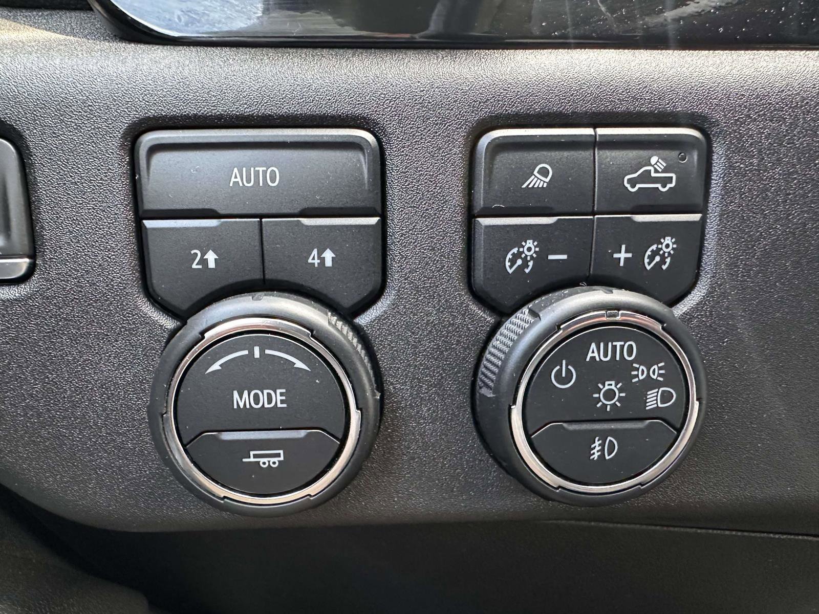 Used 2023 Chevrolet Silverado 1500 LTZ w/ Technology Package AWD/4WD image 18