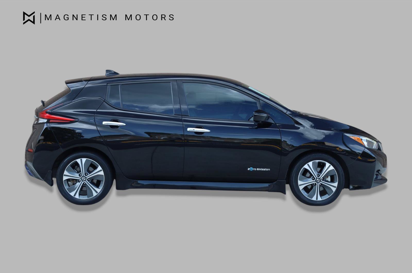 Used 2018 Nissan Leaf SL w/ SL Technology Package FWD image 2