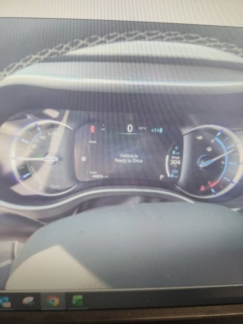 Used 2024 Chrysler Pacifica Limited FWD image 6