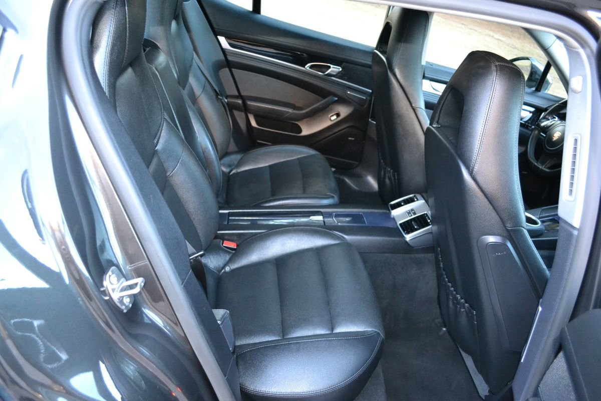 Used 2014 Porsche Panamera 4 w/ Premium Package image 39