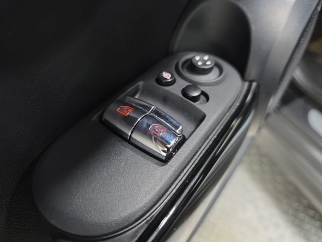 Used 2024 MINI Cooper SE FWD image 23