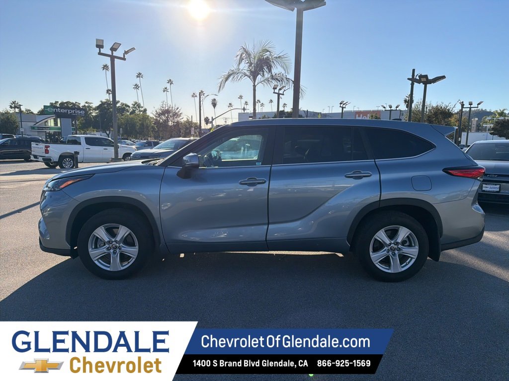 Used 2023 Toyota Highlander L image 4