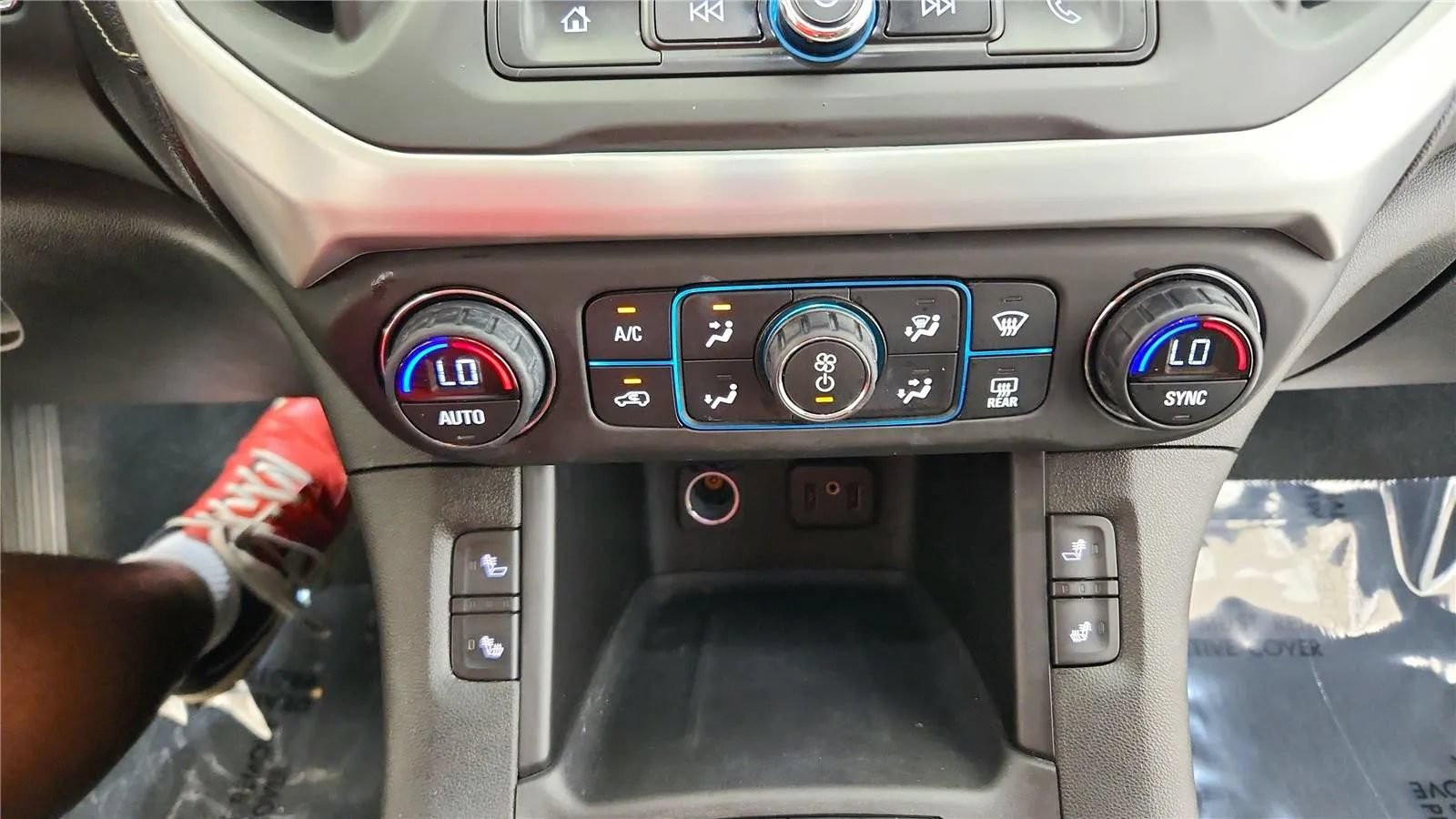 Used 2017 GMC Acadia SLE FWD image 26