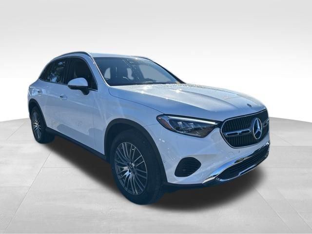 Used 2025 Mercedes-Benz GLC 300 4MATIC image 8
