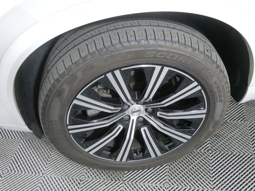 Used 2023 Volvo XC90 B6 Plus AWD/4WD image 13