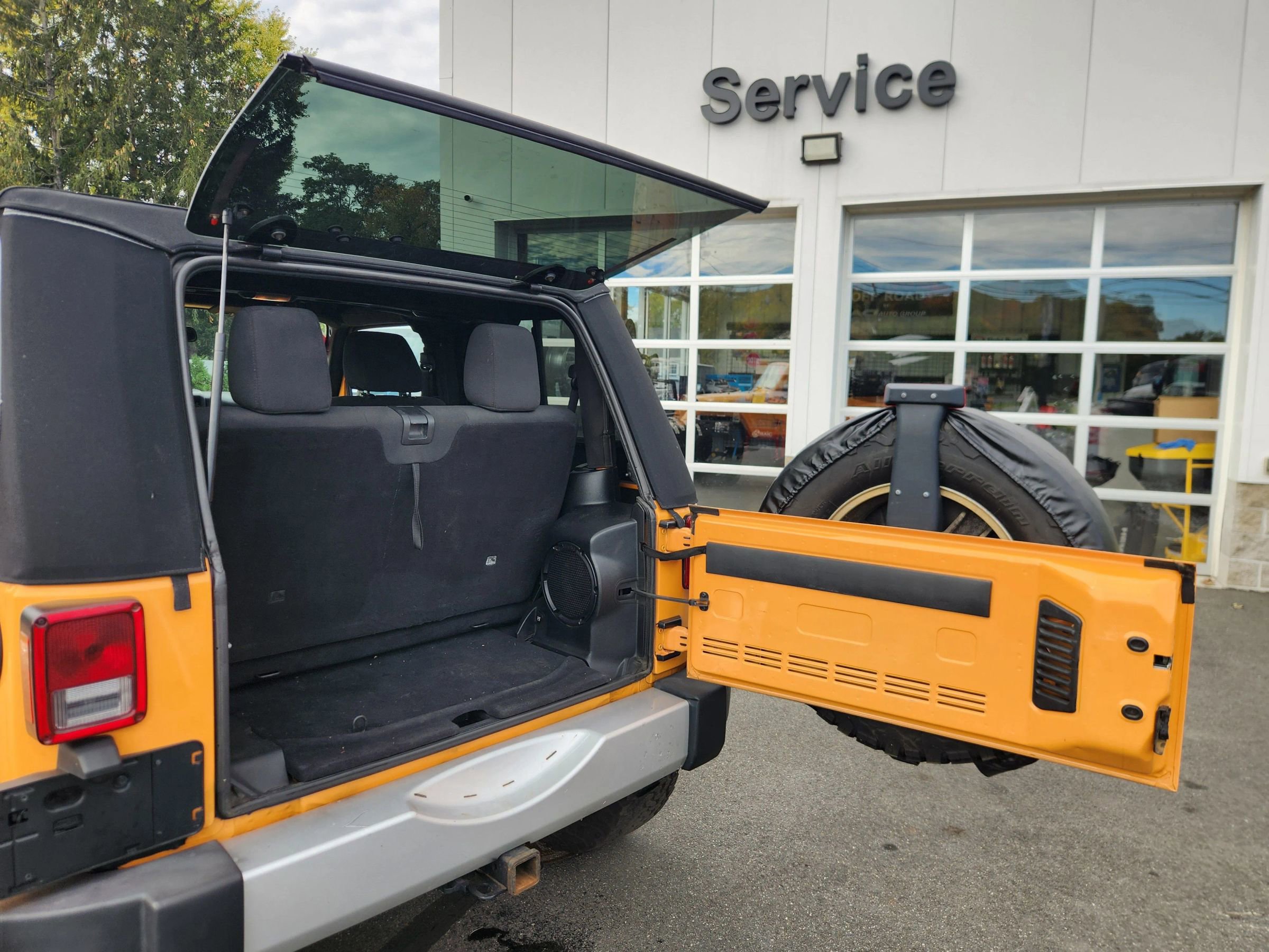 Used 2012 Jeep Wrangler Sahara AWD/4WD image 34