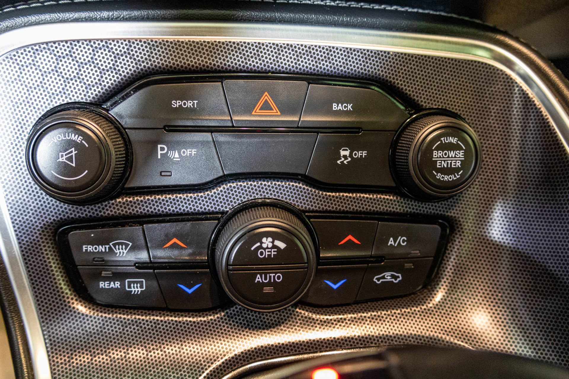Used 2015 Dodge Challenger R/T Plus RWD image 28