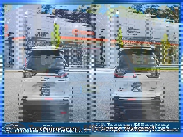 Used 2022 Jeep Cherokee Trailhawk image 5