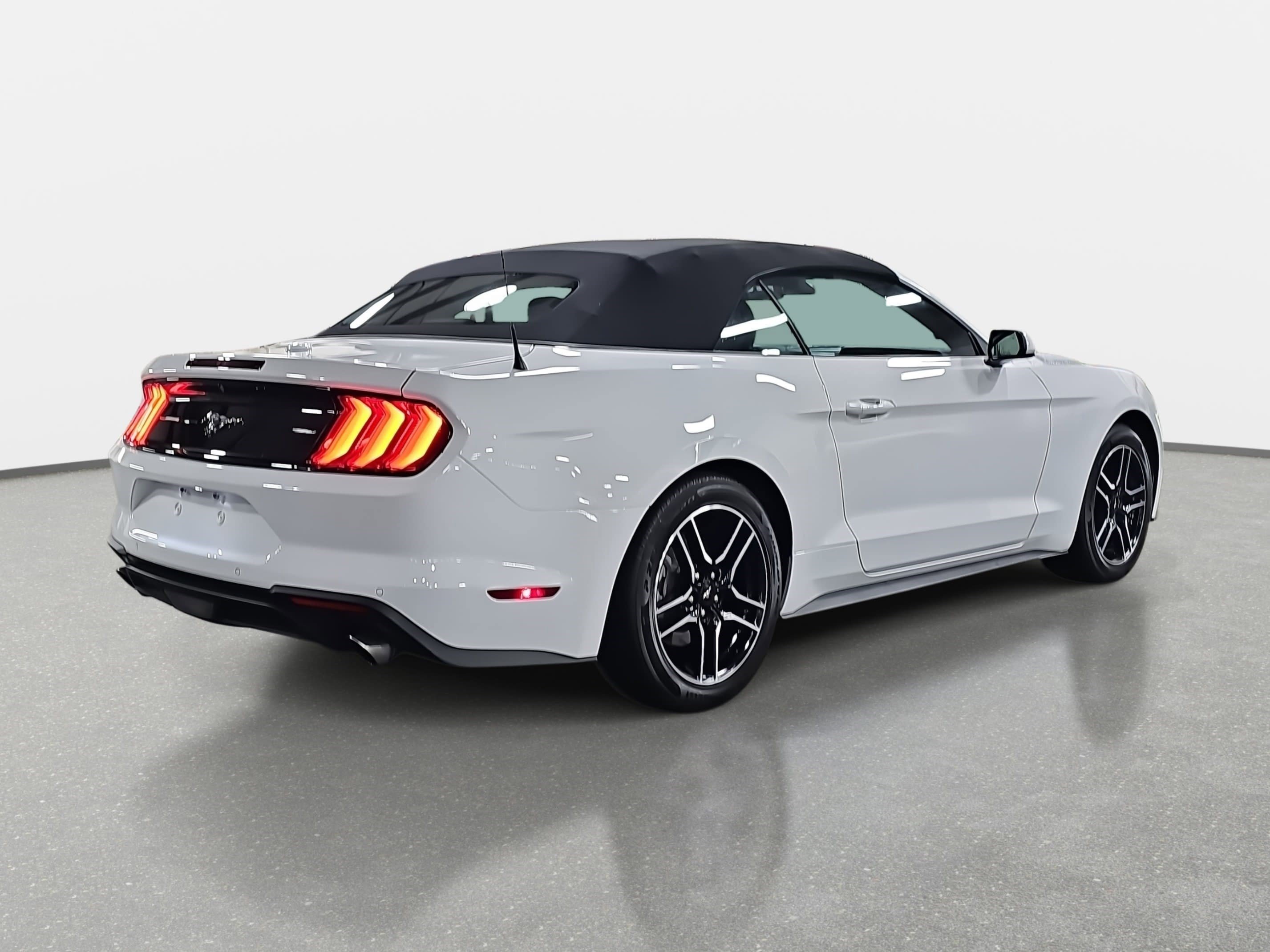 Used 2023 Ford Mustang Convertible w/ Equipment Group 101A image 5