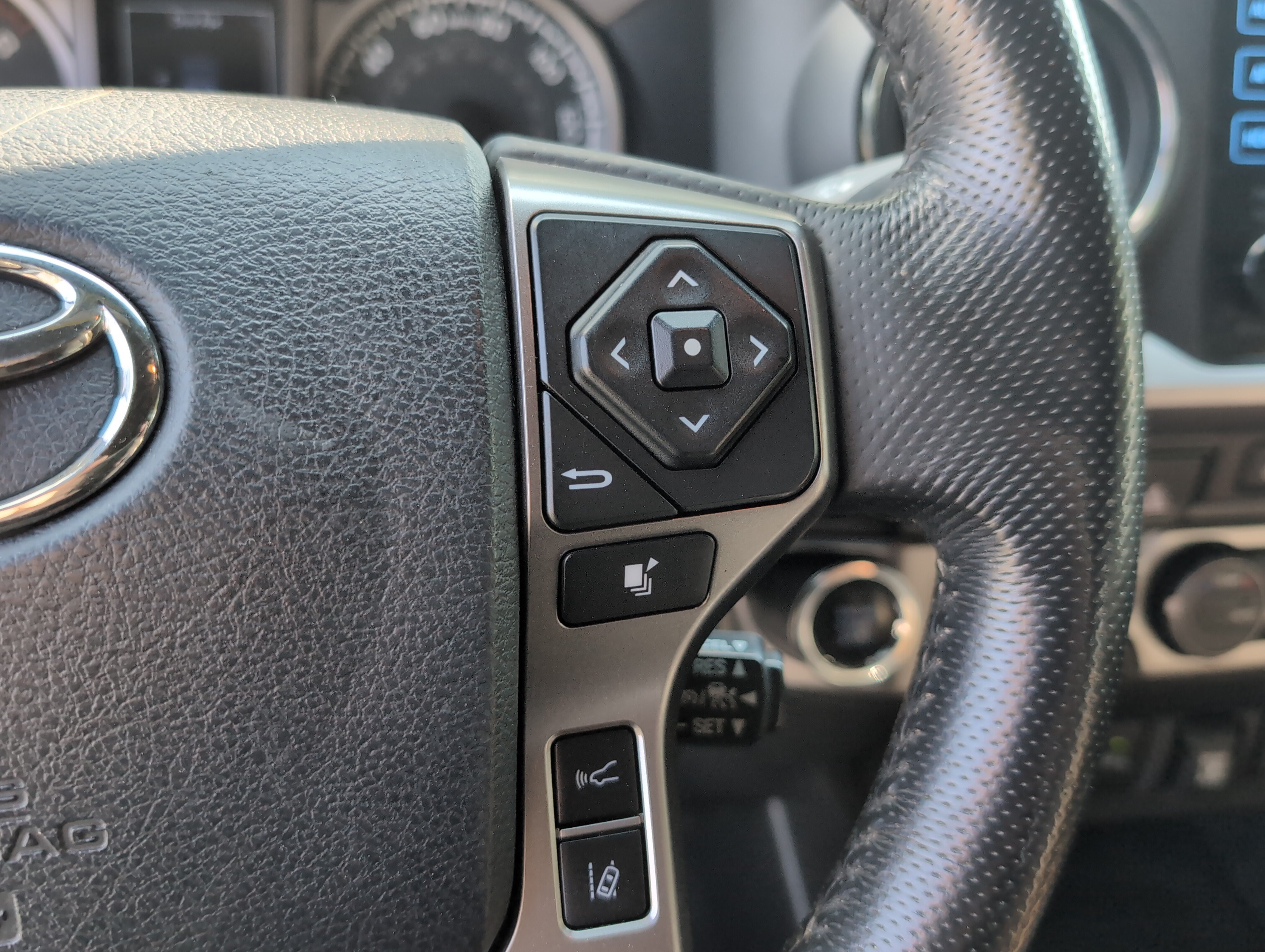 Used 2019 Toyota Tacoma Limited AWD/4WD image 20