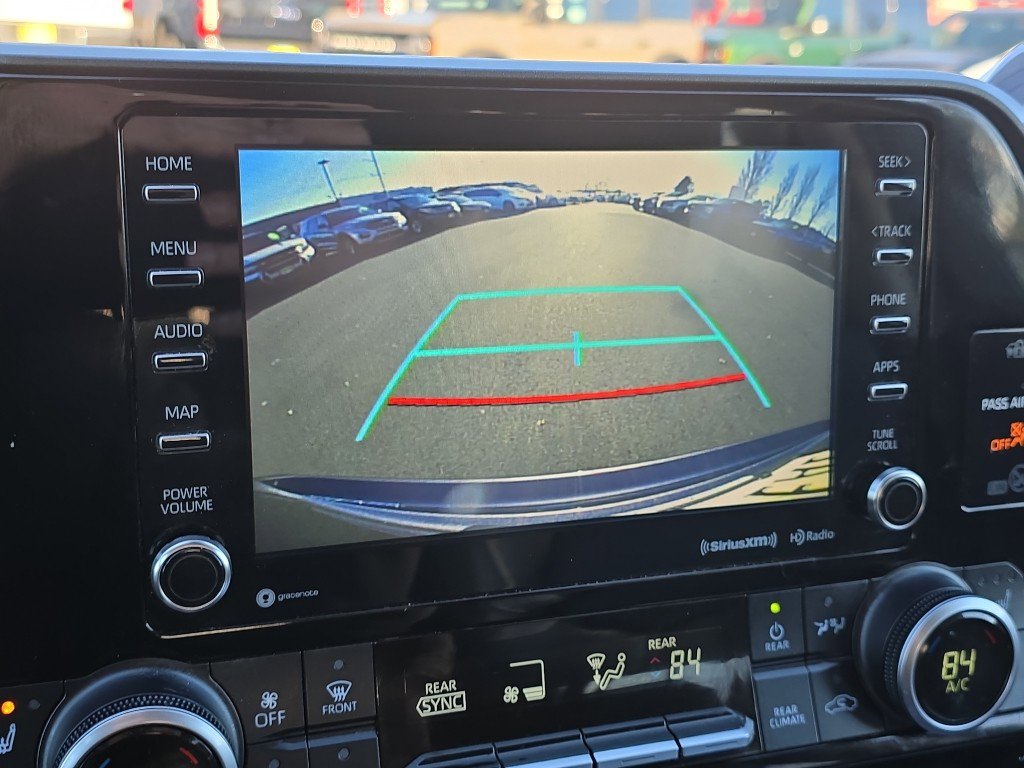 Used 2020 Toyota Highlander XLE image 31