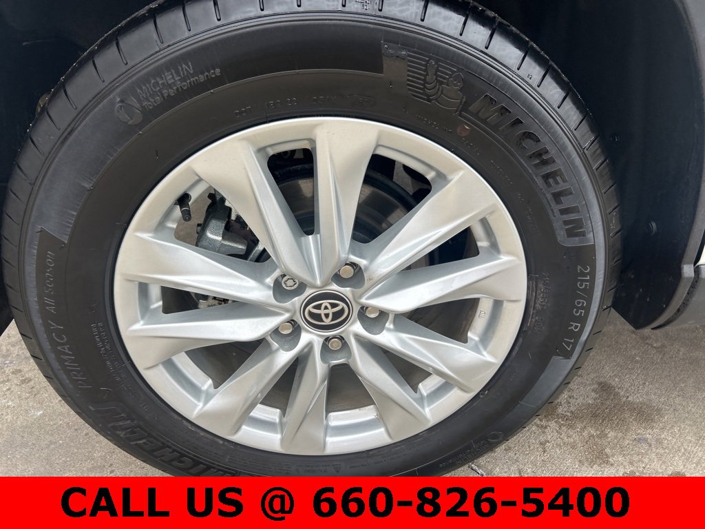 Certified 2025 Toyota Corolla Cross LE image 10