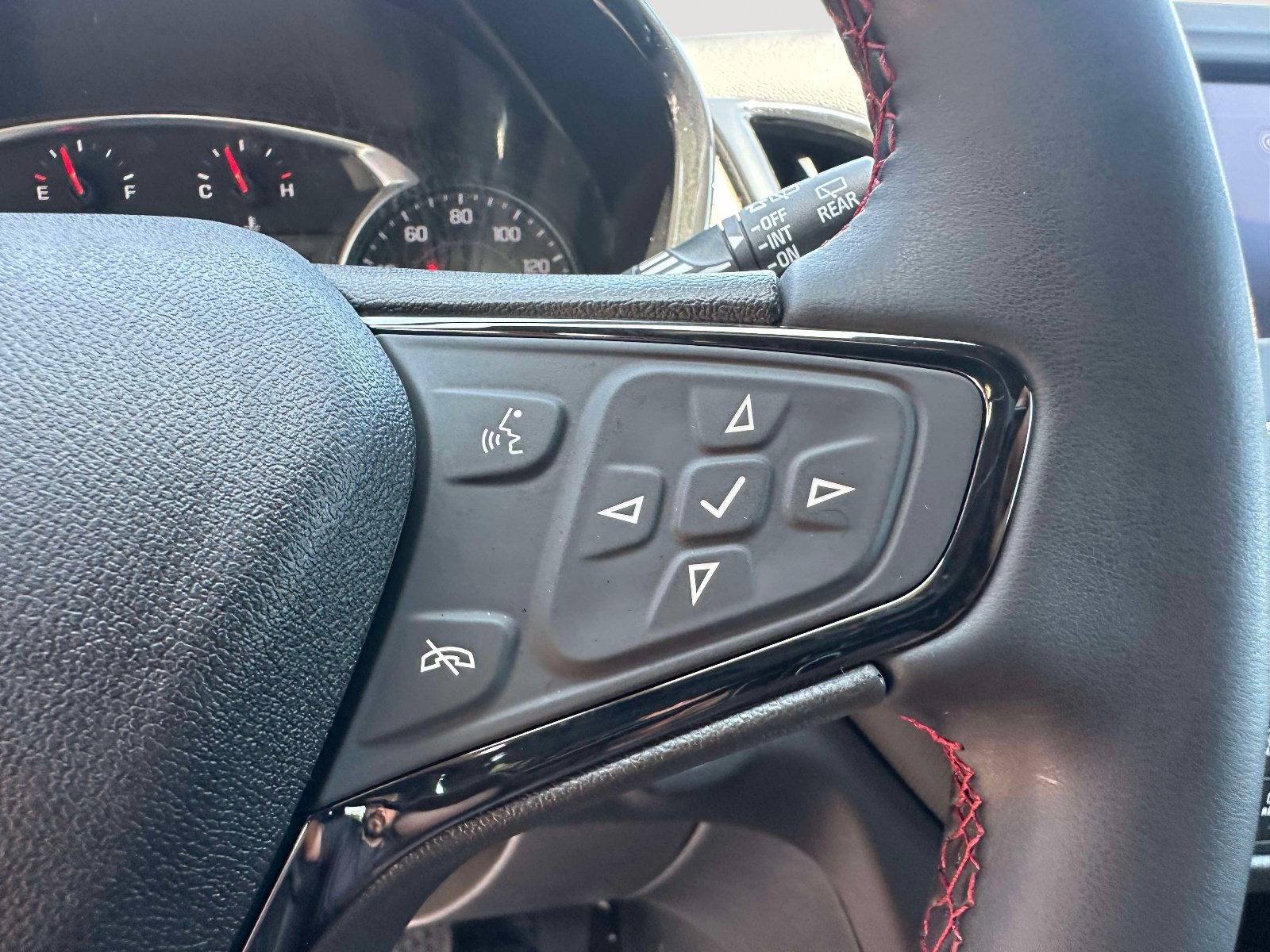 Used 2023 Chevrolet Equinox RS w/ LPO, Floor Liner Package FWD image 14